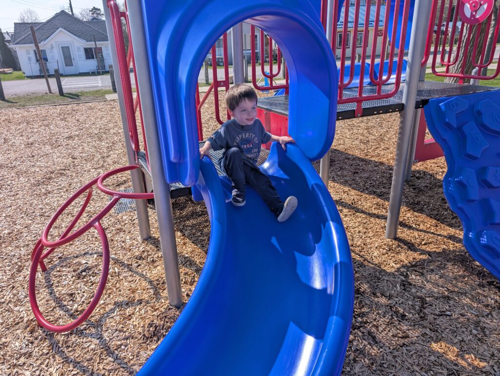 5 total slides at the perfect beach playground